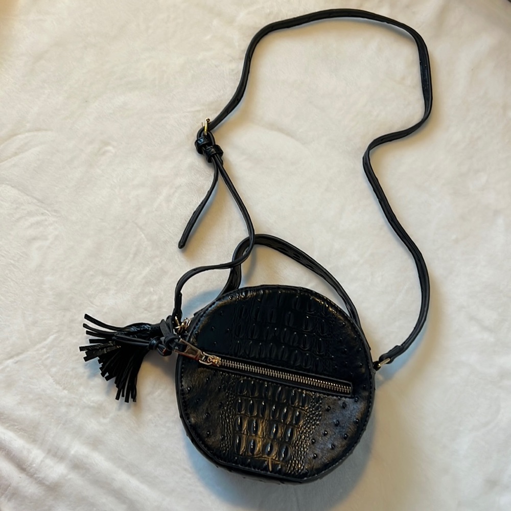 Round shape black bag